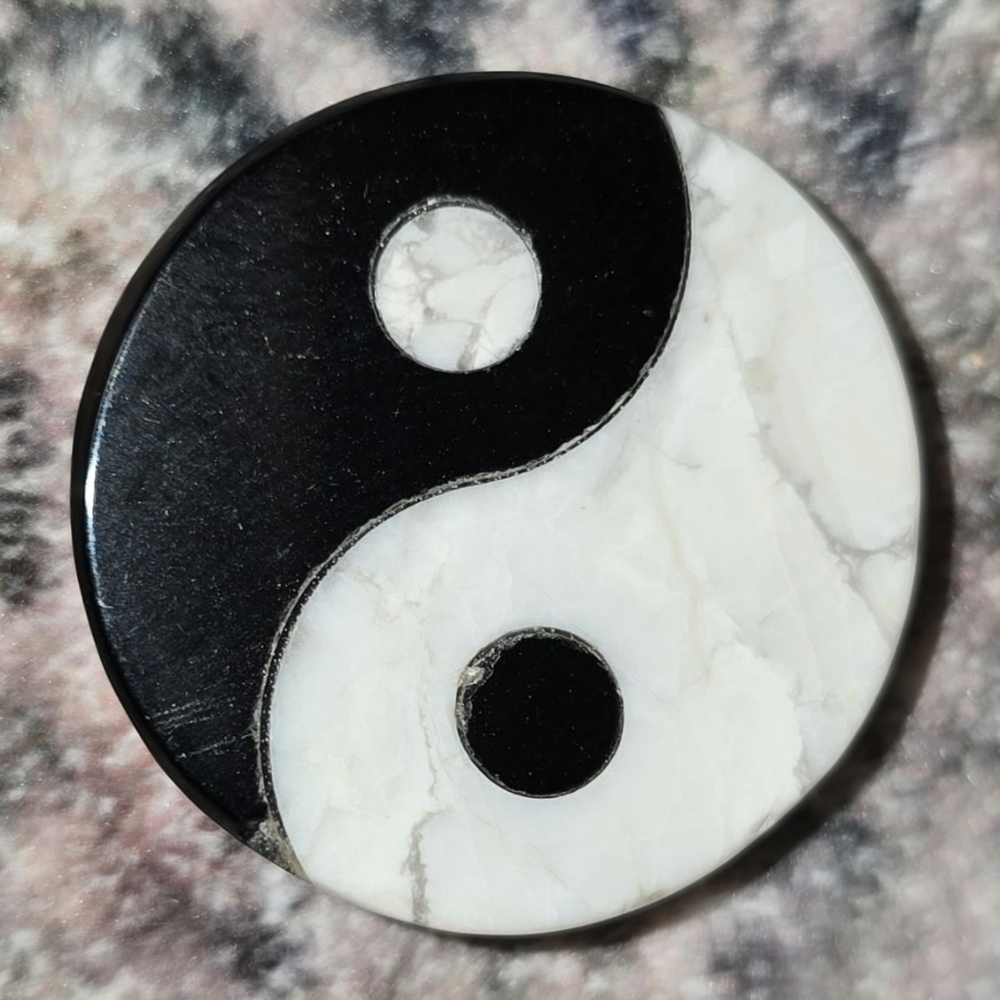 Magnesite/Black Agate Yin Yang